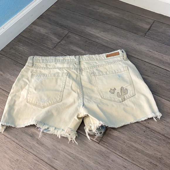 BLANKNYC Denim Denim Shorts - Picture 2 of 5